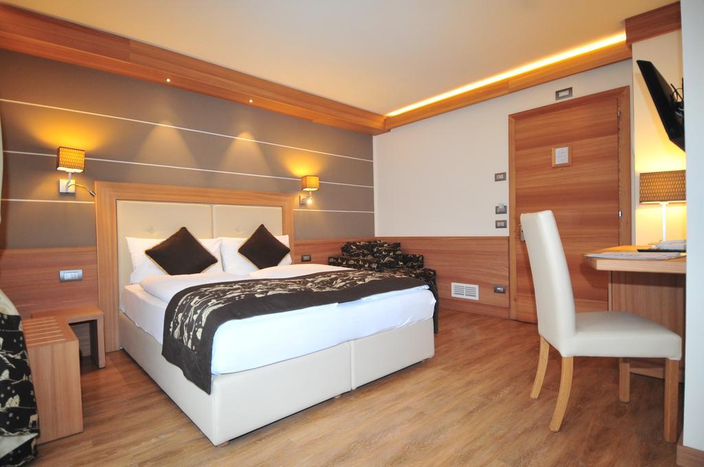 Hotel Bondi Livigno Exterior foto